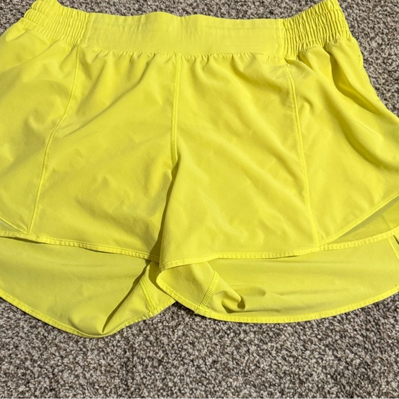 502 Lululemon Hotty Hot High-Rise Lined Short 4" Electric Lemon Size 14 - Picture 2 of 6